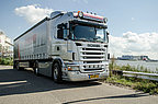 Hollimex heeft ook eigen vervoer mogelijkheden. O.a. een 50 tons Scania R440 highline met trailer.